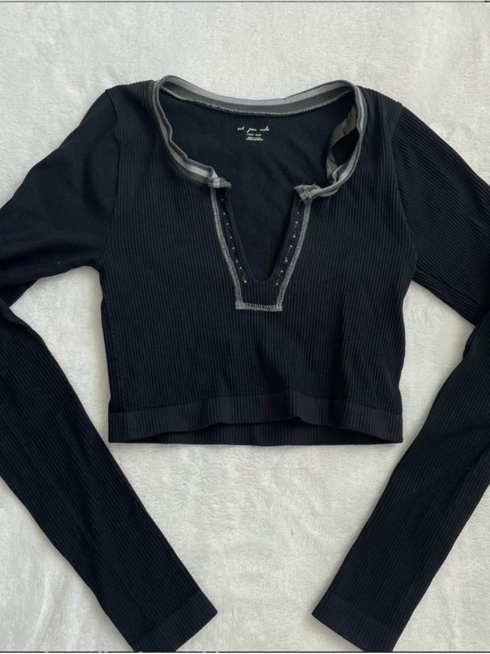 Urban Outfitters Black Ribbed Long-Sleeve Crop Top with Gray Trim